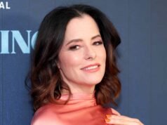 Parker Posey 使用抗衰老黑客購物積分來撫平「皮革般的鱷魚皮」皮膚