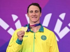 卡姆·麥克沃伊 (Cam McEvoy) 在 50 公尺自由式比賽中創造了歷史,幫助澳洲游泳運動員在英聯邦運動會上繼續贏得金牌。