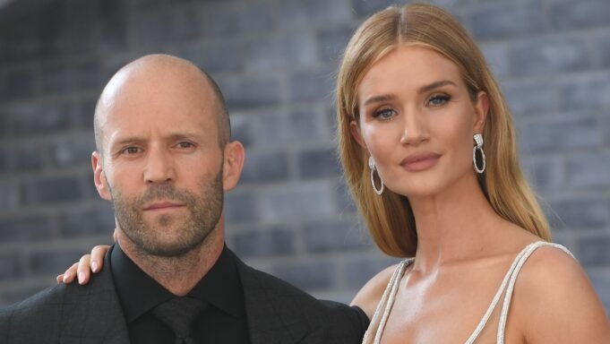 羅西漢丁頓惠特莉 (Rosie Huntington-Whiteley) 身著迷你比基尼亮相馬耳他之旅 羅西漢丁頓惠特莉 (Rosie Huntington-Whiteley) 身著迷你比基尼亮相馬耳他之旅