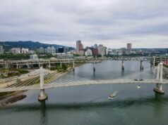 週日,波特蘭早晨的雲彩被下午的陽光所取代