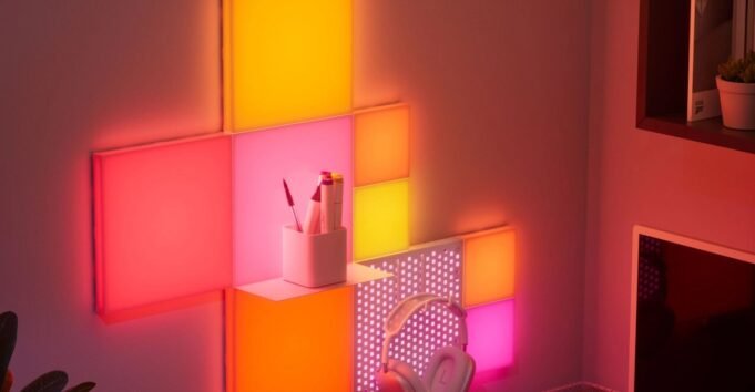 Nanoleaf 的彩色釘板和架子套件半價 Nanoleaf 的彩色釘板和架子套件半價