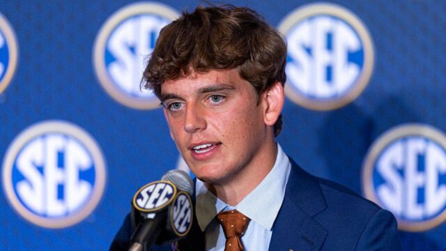 arch-manning-quarterback-texas-longhorns.jpg