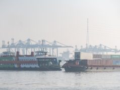 越南船隻沉沒 18人在南海失踪