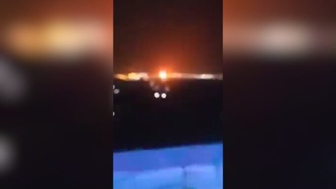 沙烏地阿拉伯領導的聯軍轟炸了胡塞武裝控制下的荷台達市 The Houthis