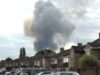 英格蘭發生化肥爆炸犯罪後,消防隊員正與火焰搏鬥