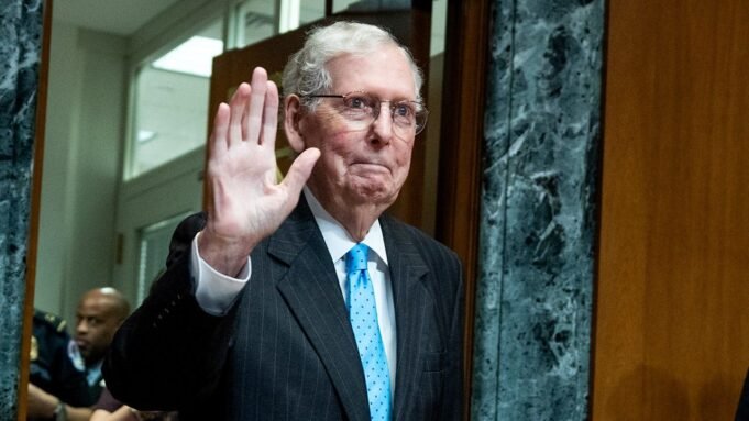 據報道,米奇·麥康奈爾在參議院缺席前被發現昏迷不醒 據報道,米奇·麥康奈爾在參議院缺席前被發現昏迷不醒