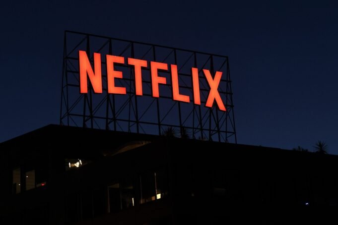 Netflix 高層在工作水療中心使用氯胺酮治療曝光後提起訴訟