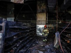 俄羅斯和烏克蘭之間的商業襲擊在切爾尼戈夫造成 10 人死亡,其中包括一名兒童 |俄羅斯和烏克蘭戰爭的消息