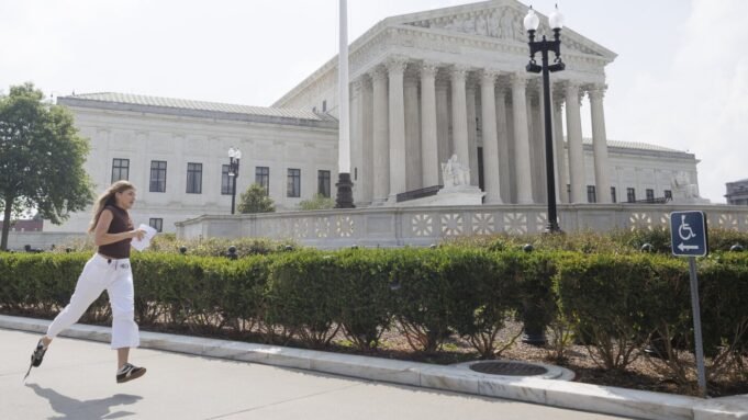最高法院的裁決；伊朗與美國談判；謀殺率：NPR