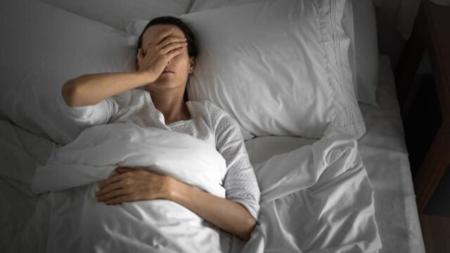 woman-missing-sleep.jpg
