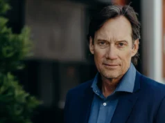 凯文·索博 (Kevin Sorbo) 抨击好莱坞保守派黑名单“七年级是女孩文化” Kevin Sorbo blasts Hollywood 'blacklisting' of conservatives as 'seventh grade mean girls' culture