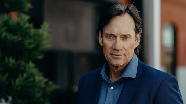凯文·索博 (Kevin Sorbo) 抨击好莱坞保守派黑名单“七年级是女孩文化” 凯文·索博 (Kevin Sorbo) 抨击好莱坞保守派黑名单“七年级是女孩文化”