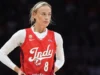 母女在 WNBA 比赛中威胁女子球衣 Mom and daughter threatened over pro-women shirts at WNBA game