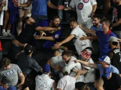 恶毒的暴徒在看台上斗殴,导致美国职业棒球大联盟 (MLB) 比赛陷入混乱 Vicious thugs send MLB game into chaos as they throw brawl in stands