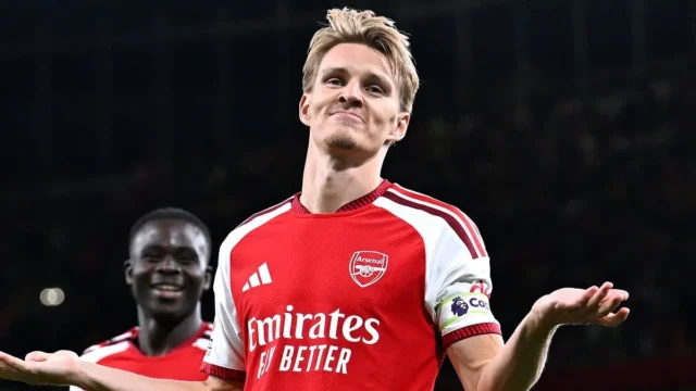 阿森纳 3-0 考文垂:英超冠军展现狂野一面 阿森纳 3-0 考文垂:英超冠军展现狂野一面