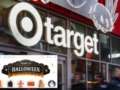 Target 正在从商店下架“攻击性”万圣节服装 Target has apologized for a circus clown Halloween costume that critics accused of evoking Blackface and 19th-century minstrel shows.