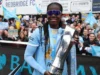 曼联队的费尔南德斯和曼城队的肖被授予英超年度最佳球员奖 Soccer Football - Women's Super League - West Ham United v Manchester City - Chigwell Construction Stadium, London, Britain - May 16, 2026 Manchester City's Khadija Shaw celebrates with the trophy after winning the Women's Super League Action Images via Reuters/Paul Childs