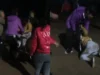 视频 |阿纳图亚的一场暴力街头斗殴以严重的不满和威胁结束 VIDEO | Una violenta pelea callejera en Añatuya terminó con graves denuncias y amenazas