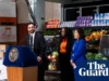 纽约一家商业集团就市营杂货店计划起诉马姆达尼 New York business group sues Mamdani over city-owned grocery stores plan