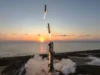 埃隆·马斯克表示,SpaceX 将在“几个月内”尝试捕获第一艘星际飞船塔 Composite photo a big silver rocket coming in for a landing at a seaside pad