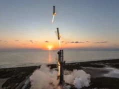 埃隆·马斯克表示,SpaceX 将在“几个月内”尝试捕获第一艘星际飞船塔 Composite photo a big silver rocket coming in for a landing at a seaside pad