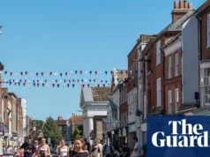 尽管热浪不断加剧,英国的零售销售抑制了食品和饮料的需求 Retail sales in Great Britain fall despite heatwave increasing food and drink demand