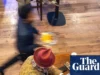 “无法享受你的品脱”:Wetherspoons 顾客欢迎禁止大声打电话 Gary holding a pint and smiling for photo