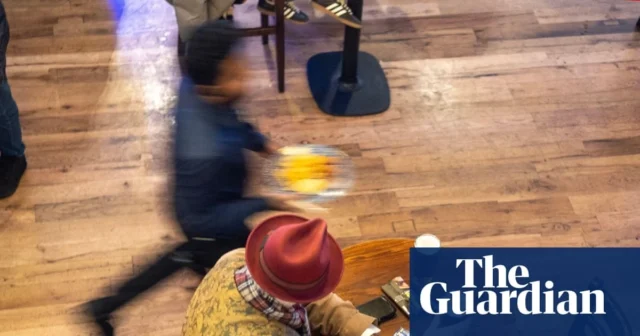 “无法享受你的品脱”:Wetherspoons 顾客欢迎禁止大声打电话 “无法享受你的品脱”:Wetherspoons 顾客欢迎禁止大声打电话