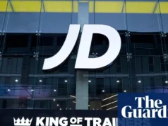 由于生活成本影响教练员销售,JD Sports 将利润预测下调 5000 万英镑 Adidas, Nike and New Balance shoes at a newly renovated JD Sports store at Westfield Stratford, London.