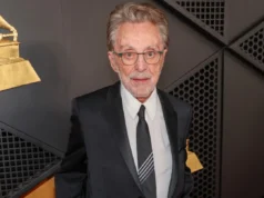 弗兰基·瓦利否认他哥哥关于他即将退休的说法 Frankie Valli Denies Brother's Claim He's Retiring