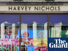 Sports Direct 老板迈克·阿什利 (Mike Ashley) 收购了哈维·尼科尔斯 (Harvey Nichols) Mike Ashley smiling