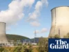 从旅游业到发电和生产力,欧洲将感受到热浪的经济成本 Low river levels at EDF’s Saint-Laurent nuclear power plant in central France