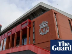 杰夫·贝佐斯的财团可能在一年内成为利物浦的大股东 Jeff Bezos consortium could be majority Liverpool shareholder within a year