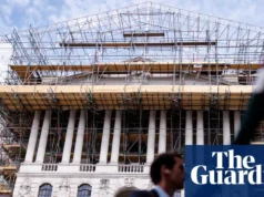由于伊朗战争导致燃油价格上涨,英国经济增长放缓 UK economic growth slows down as Iran war pushes up energy prices