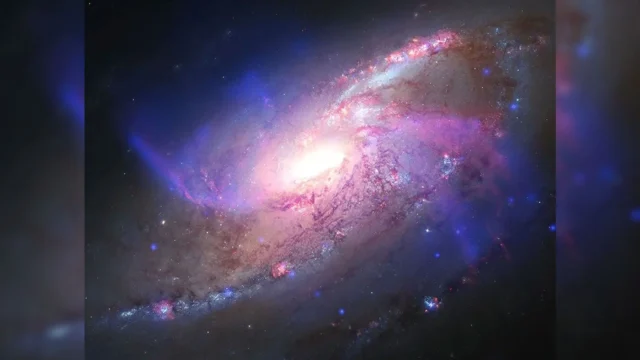 带有异常额外臂的发光星系| 2026 年 8 月 27 日当天的太空照片 带有异常额外臂的发光星系| 2026 年 8 月 27 日当天的太空照片
