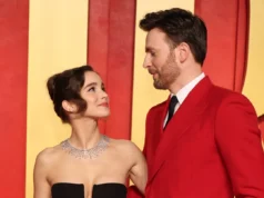 克里斯·埃文斯 (Chris Evans) 在与阿尔巴·巴普蒂斯塔 (Alba Baptista) 迎来宝宝后分享了对父亲身份的罕见见解 Chris Evans Shares Rare Insight Into Fatherhood After Welcoming Baby With Alba Baptista
