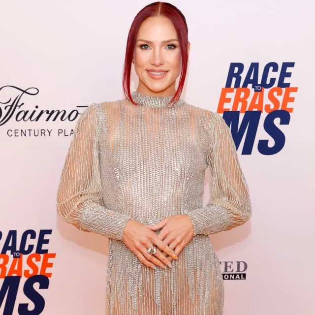 莎娜·伯吉斯 (Sharna Burgess) 详细介绍了 DWTS 时隔五年后“回家”的情况