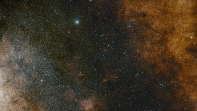 科学家刚刚发现了银河系中已知速度最快的恒星。它以每秒 15,500 英里的速度绕着我们的黑洞变焦 科学家刚刚发现了银河系中已知速度最快的恒星。它以每秒 15,500 英里的速度绕着我们的黑洞变焦