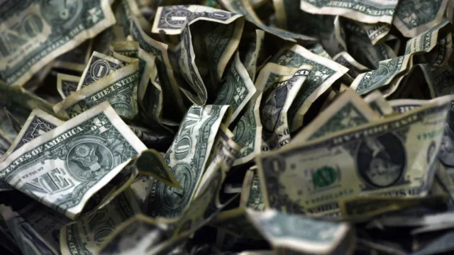 Report: Alleged scam artist was "desperately" seeking $75,000 loan on the day he died Report: Alleged scam artist was "desperately" seeking $75,000 loan on the day he died