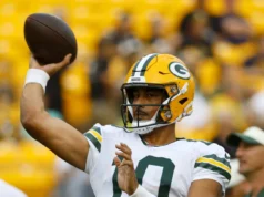 乔丹·乐福打了一个系列赛,带领包装工队投篮命中 Jordan Love plays one series, leads Packers to a field goal