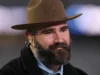 ESPN 将贾森·凯尔斯 (Jason Kelce) 加入戴夫·帕什 (Dave Pasch) 和库尔特·华纳 (Kurt Warner) NFL 展位 ESPN adds Jason Kelce to the Dave Pasch/Kurt Warner NFL booth