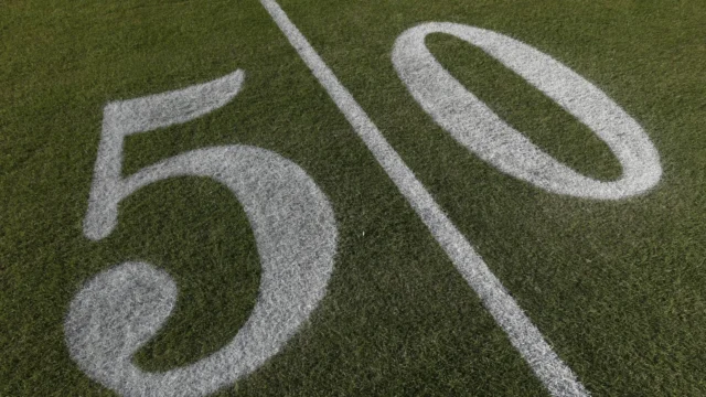 在草地比赛中,NFL 坚持受伤率统计 在草地比赛中,NFL 坚持受伤率统计