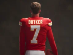 哈里森·巴特克在上半场最后一场比赛中取得 69 码 Harrison Butker makes a 69-yard FG on final play of first half