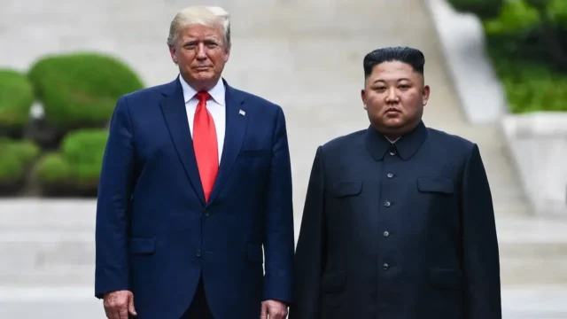 唐纳德·特朗普表示金正恩“非常尊重”他，并声称他相处融洽