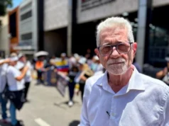 政府与反对派之间的会谈开启了委内瑞拉的新篇章 Americo de Grazia attends a political prisoners' protest during the talks between Venezuela's government and its opposition