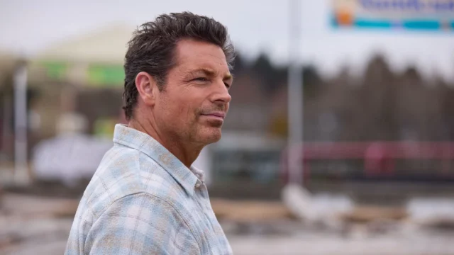 Hallmark 的布伦南·埃利奥特 (Brennan Elliott) 在明确的信息中发出了重要警告和热情的恳求