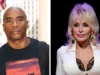 查拉曼上帝“厌倦”人们在向多莉·帕顿致敬的过程中攻击名人 Dolly Parton attends the opening of Country Music Hall of Fame® and Museum's new exhibit 'Dolly Parton: Journey of a Seeker' at Country Music Hall of Fame (Credit: Jason Kempin/Getty Images)