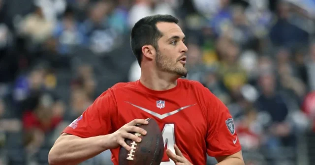 加州大学洛杉矶分校 (UCLA) 新任足球顾问德里克·卡尔 (Derek Carr) 在鲍勃·切斯尼 (Bob Chesney) 身上看到了胜利者 加州大学洛杉矶分校 (UCLA) 新任足球顾问德里克·卡尔 (Derek Carr) 在鲍勃·切斯尼 (Bob Chesney) 身上看到了胜利者