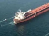 霍尔木兹海峡:航运交通瘫痪,数千名水手滞留在海湾 Shipping traffic through the strategic Strait of Hormuz remains far below normal six months into the Middle East conflict. File pic