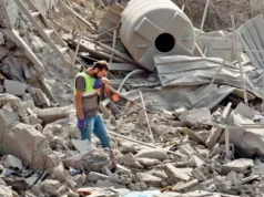 伊朗议会批准法案,将与“敌对”外国媒体的接触定为犯罪 One from the early responders searches for survivors amidst the rubble on the aftermath of an Israeli airstrike in the southern Lebanese village of Ansar. Hezbollah drew Lebanon into the Middle East war in March with rocket fire at Israel in support of its backer Iran. PIC/AFP